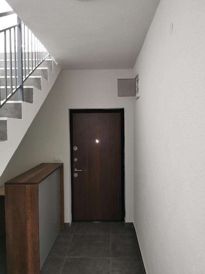 Gopo Guesthouse Elshani Экстерьер фото