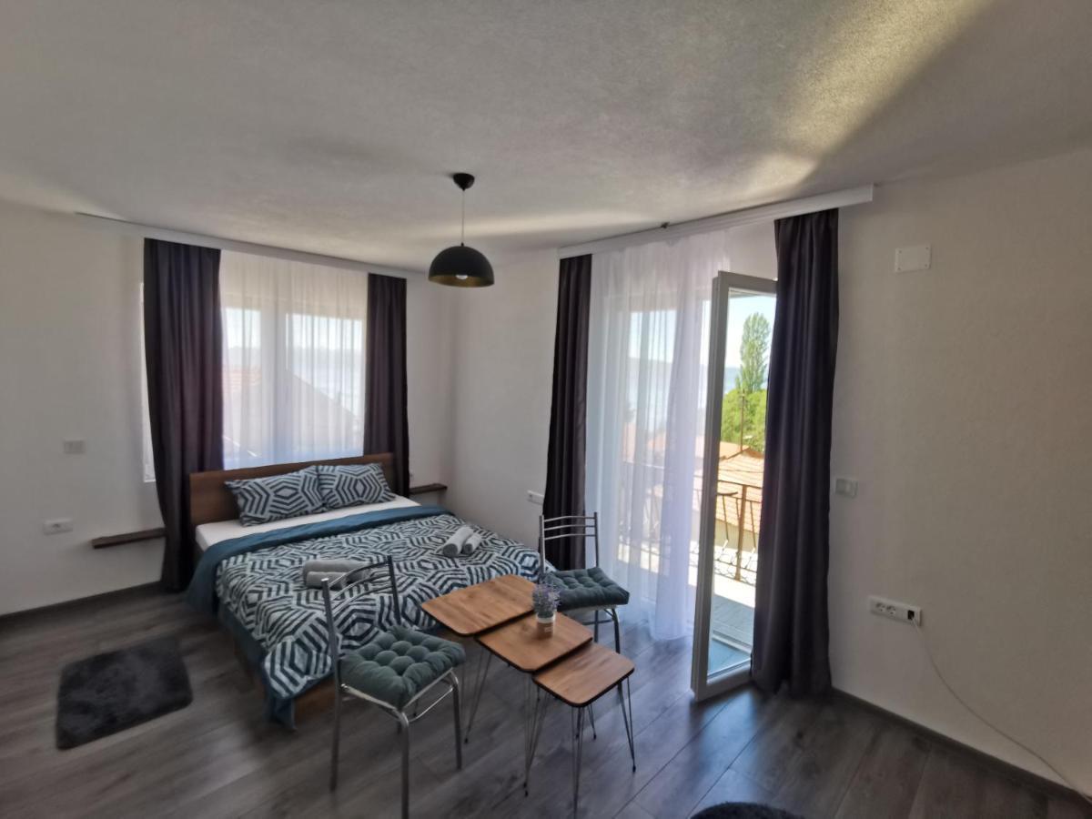 Gopo Guesthouse Elshani Экстерьер фото