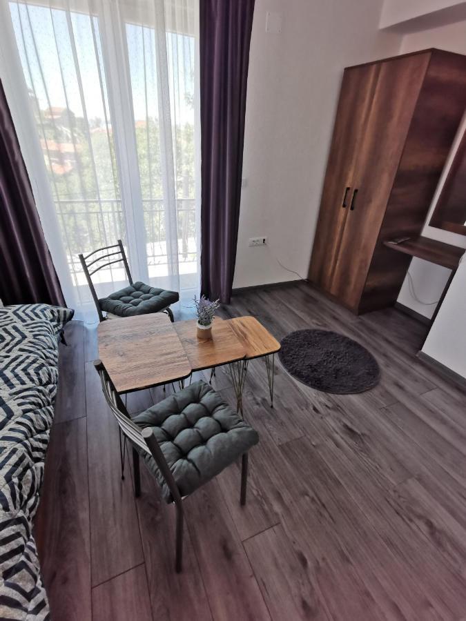 Gopo Guesthouse Elshani Экстерьер фото