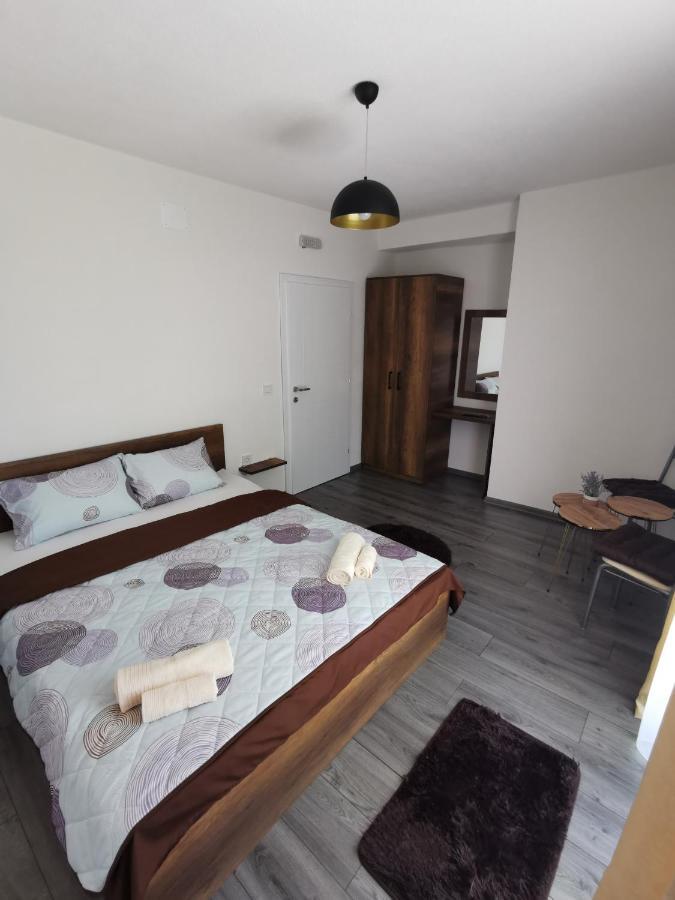 Gopo Guesthouse Elshani Экстерьер фото