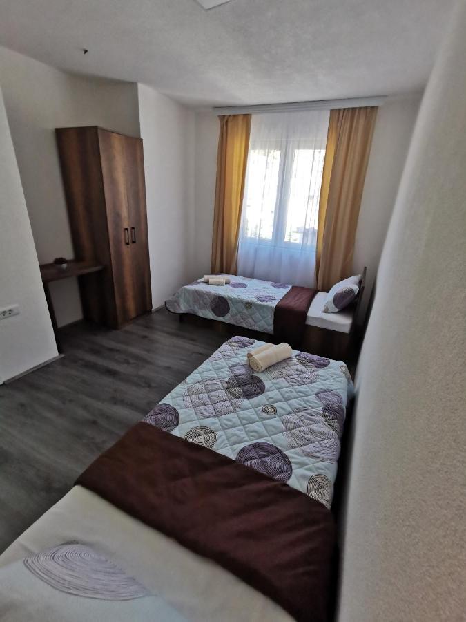 Gopo Guesthouse Elshani Экстерьер фото