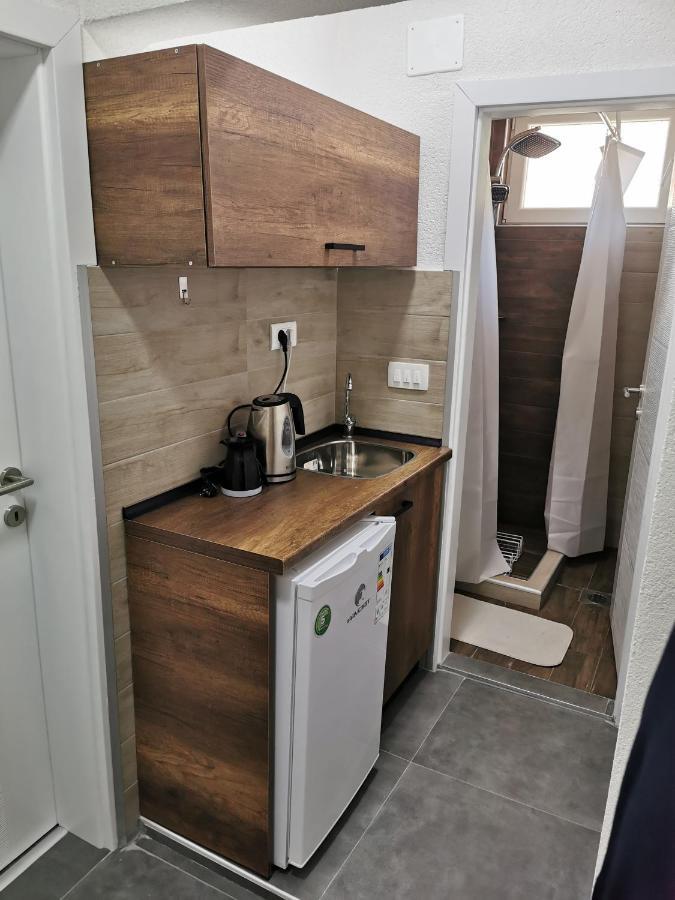 Gopo Guesthouse Elshani Экстерьер фото