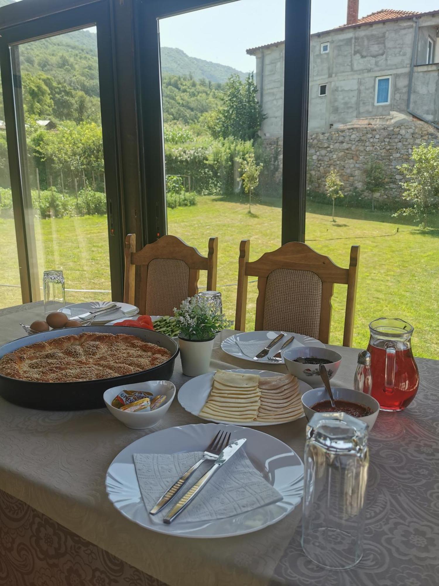 Gopo Guesthouse Elshani Экстерьер фото