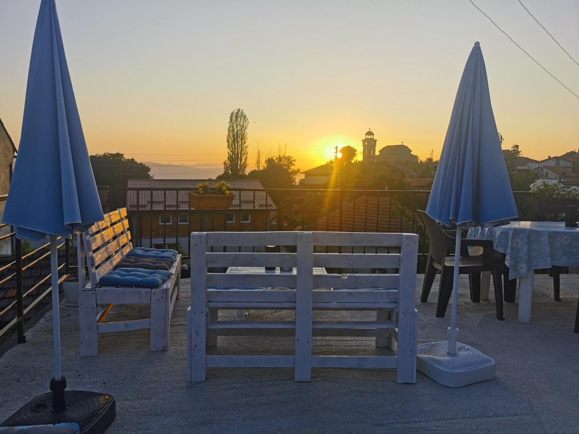 Gopo Guesthouse Elshani Экстерьер фото
